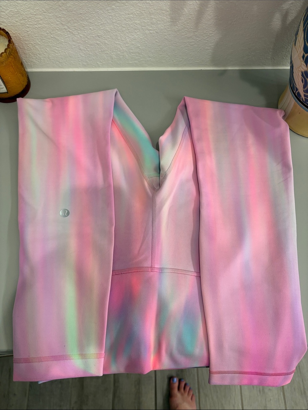 Lululemon Psychedelic Multi Wunder Under Train - 6 - like new! - Picture 4 of 6